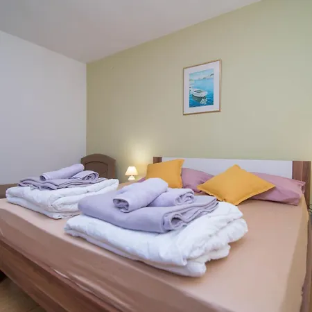 Daire Nika In By Interhome Veli Lošinj