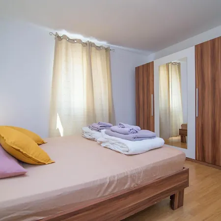 Daire Nika In By Interhome